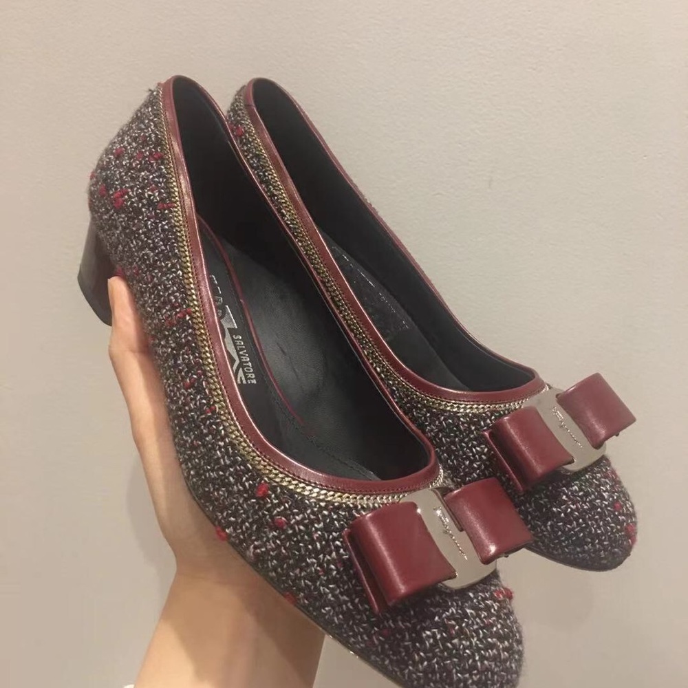 Salvatore Ferragamo vara shoes in US size 5